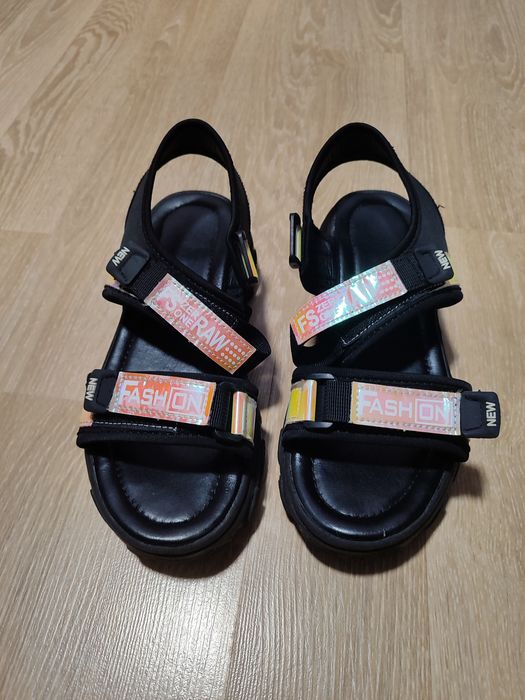 Босоніжки жіночі