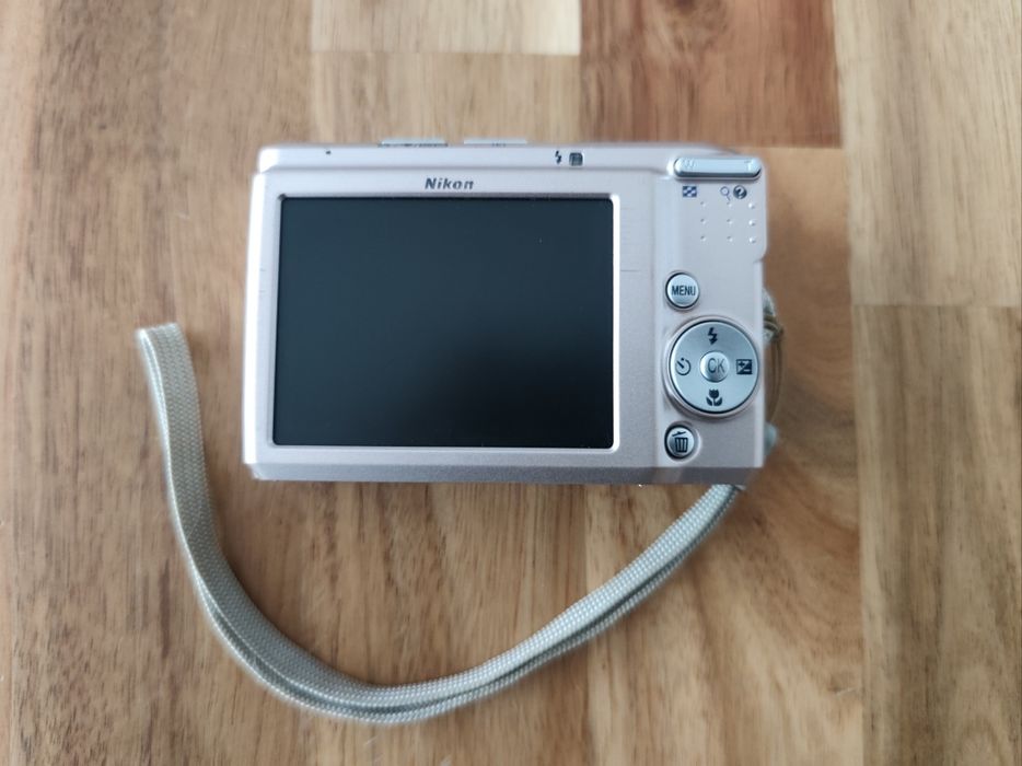 Câmara Ditigal Nikon Coolpix 8MB