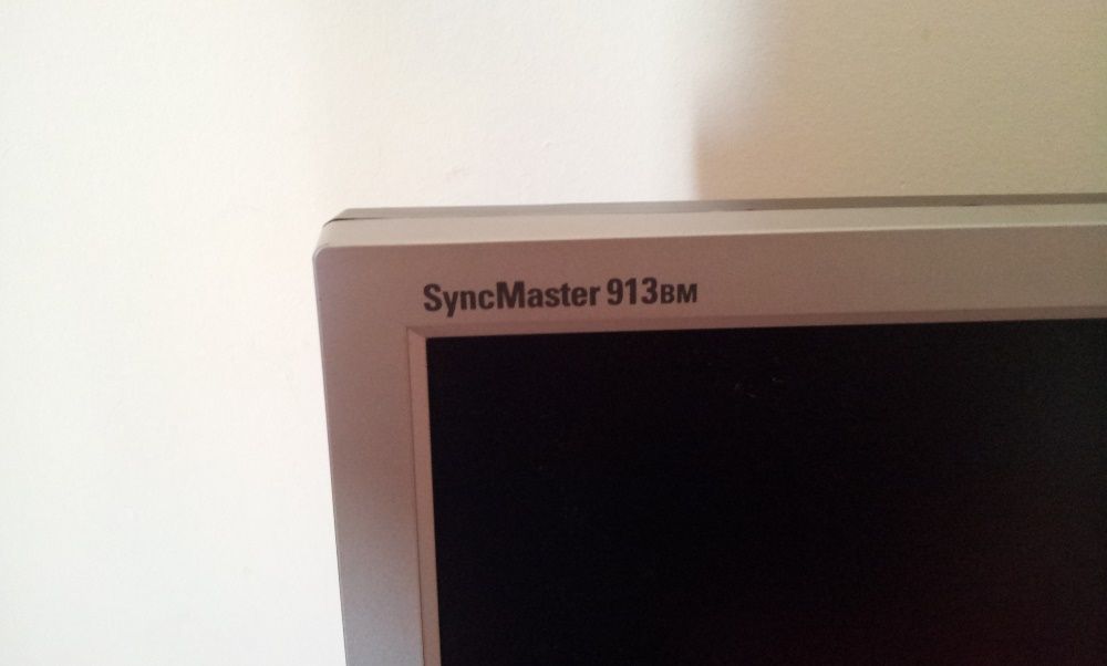 Monitor Samsung SyncMaster 913BM - 19" - com coluna