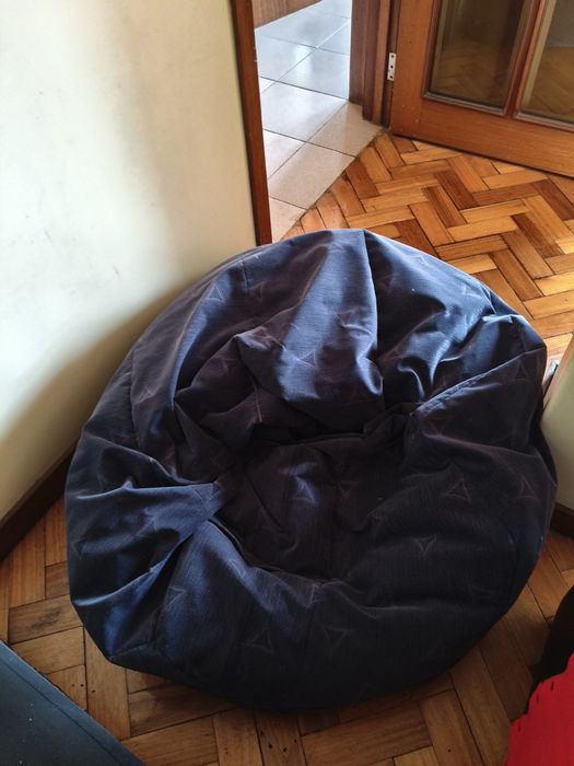 Puff azul escuro