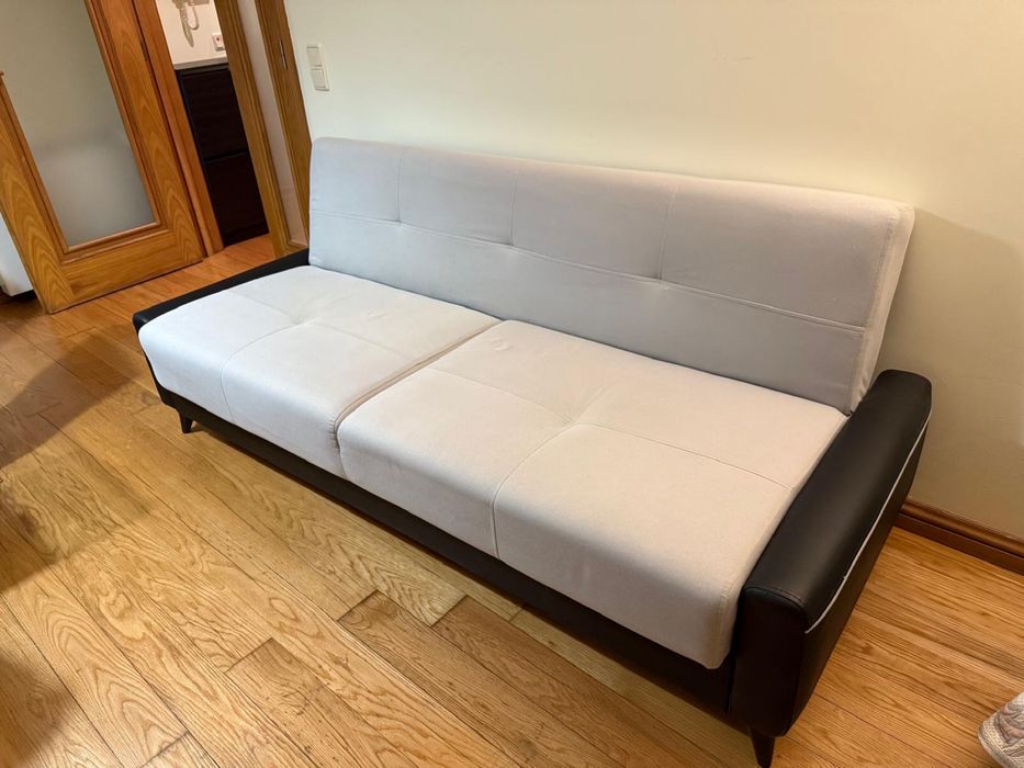 Sofá-Cama com Arrumacão ( com algumas marcas de uso )