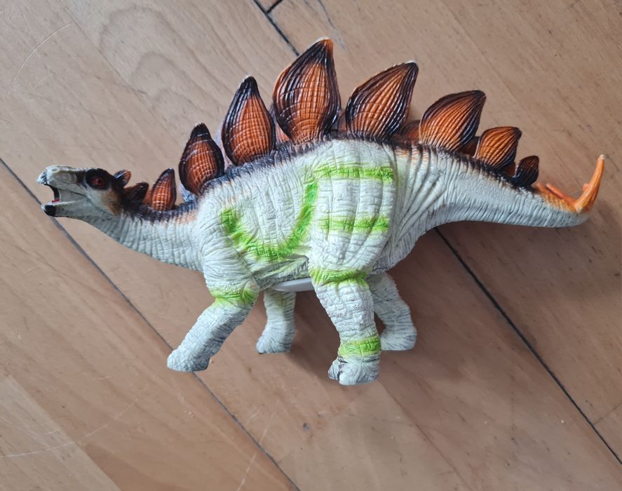 Plastikowy dinozaur ryczący 23x14cm