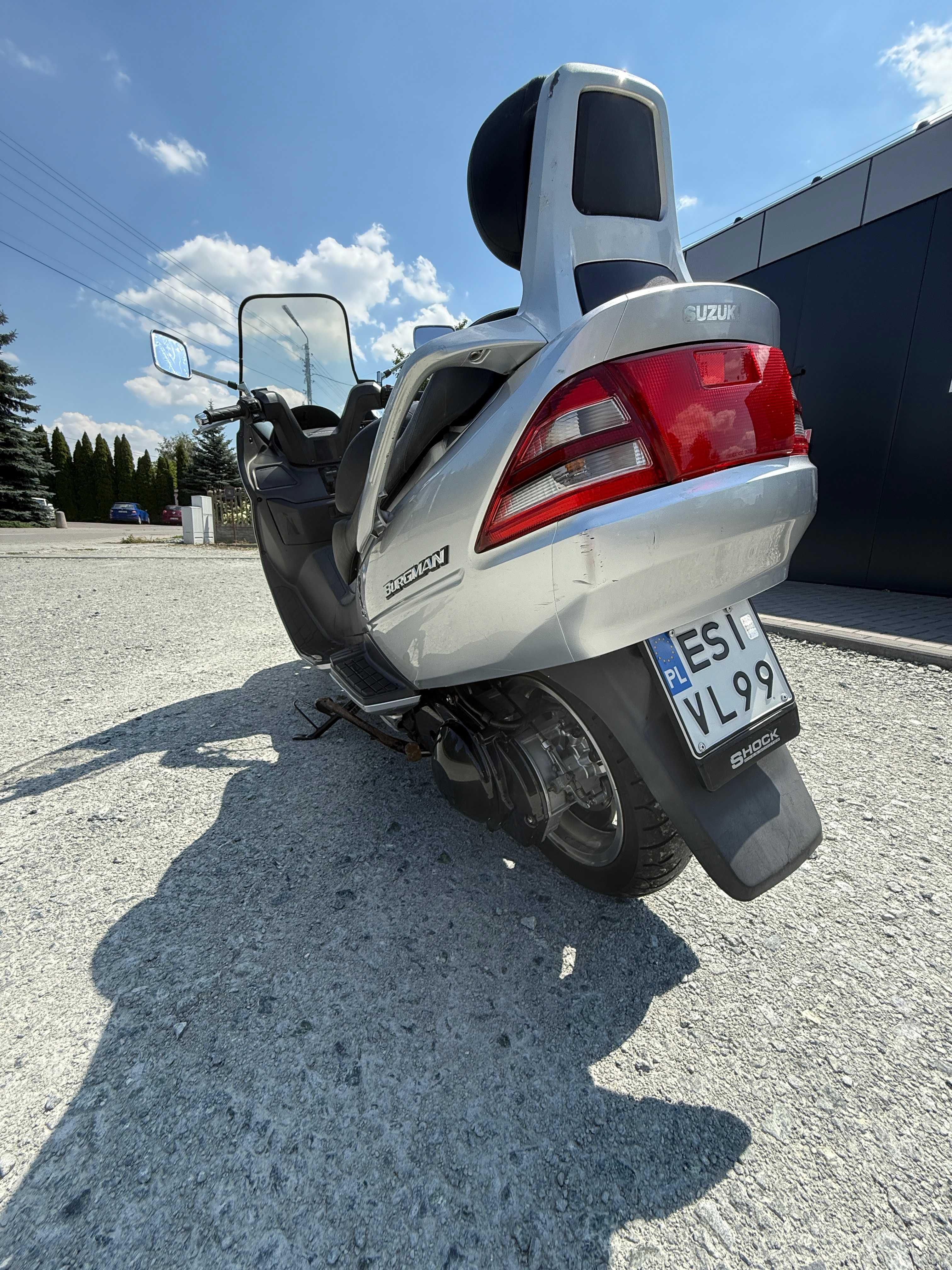 Suzuki Burgman 250 w bardzo dobrym stanie, bezwypadkowy.