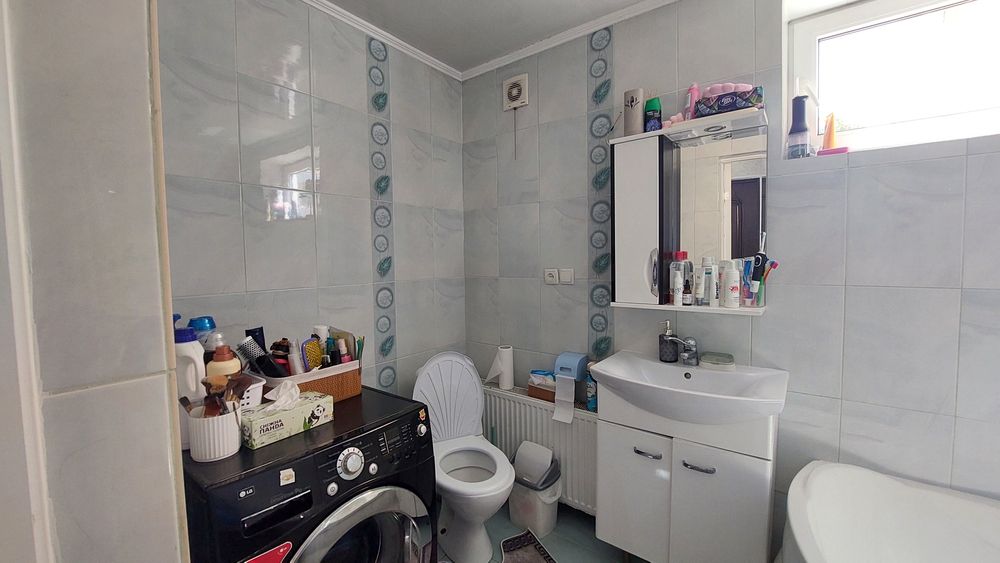 Продам 2-кімнатну квартиру. Вул.Коцюбинського,50.