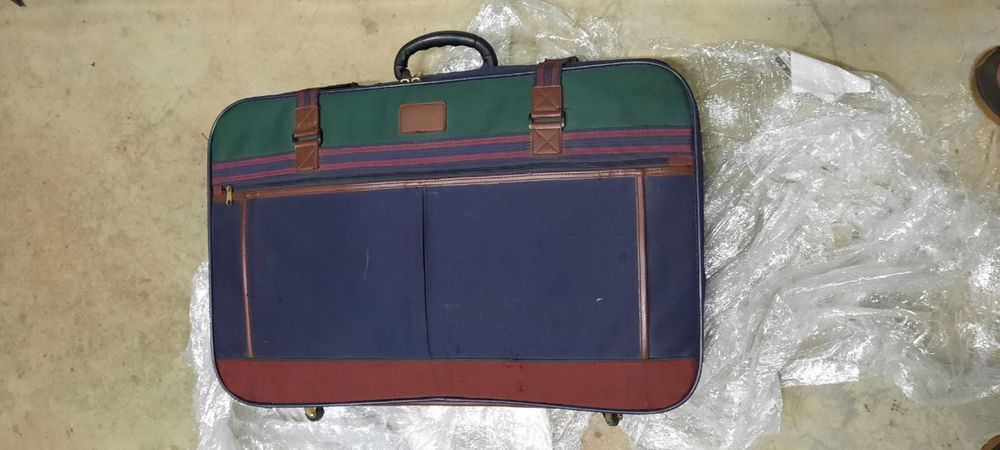 Дорожні валізи та сумки. Є багато різних. Інформація і ціни в описі