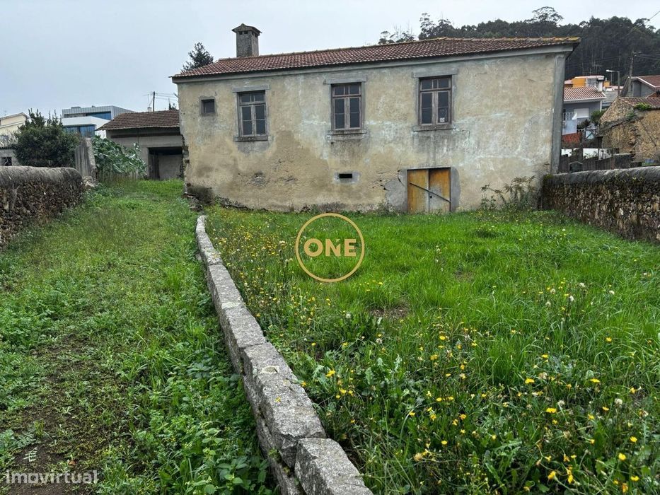 Moradia para Restauro em Laundos