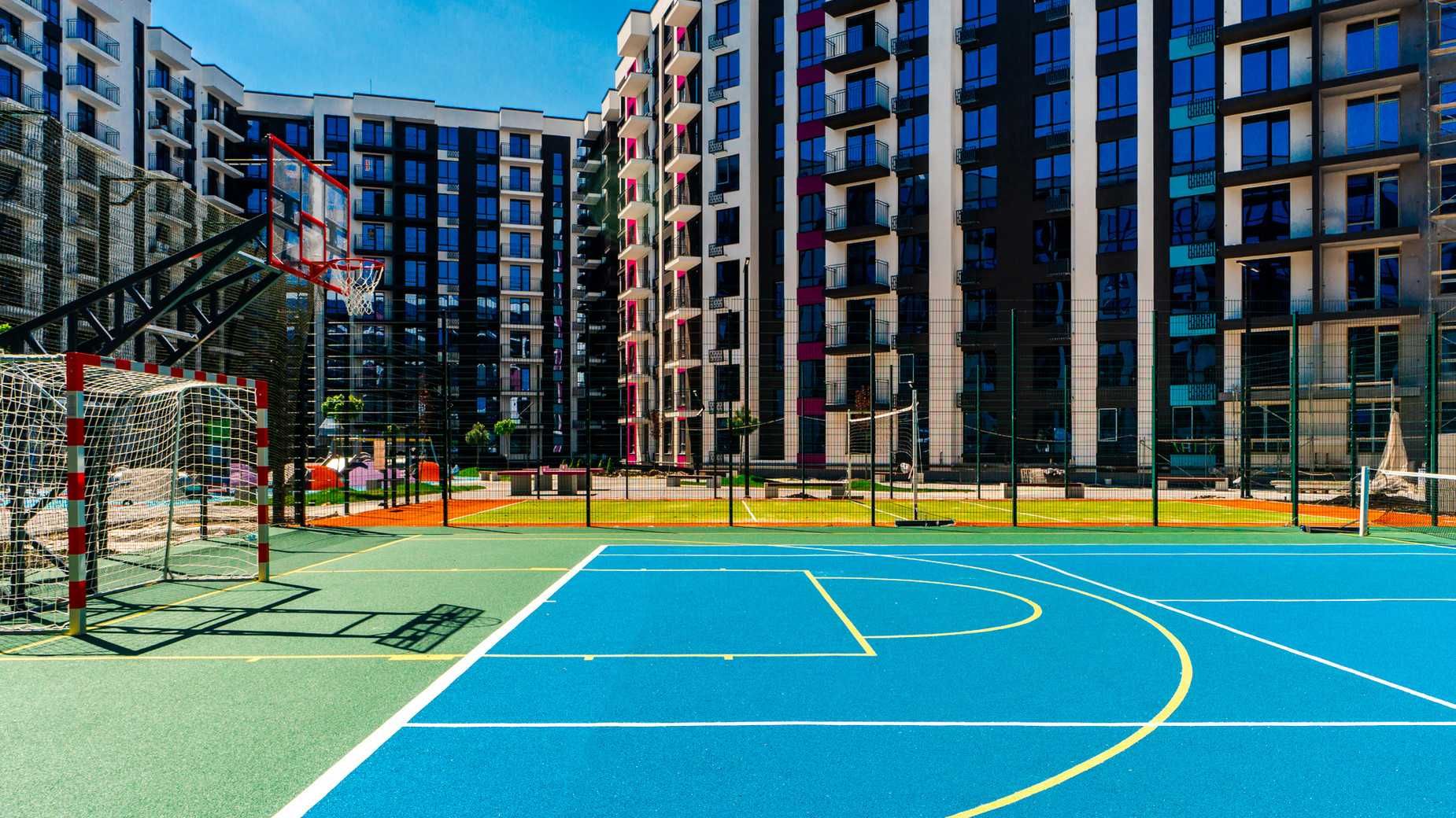 Продаж паркоміся в центрі Івано-Франківська Family Plaza