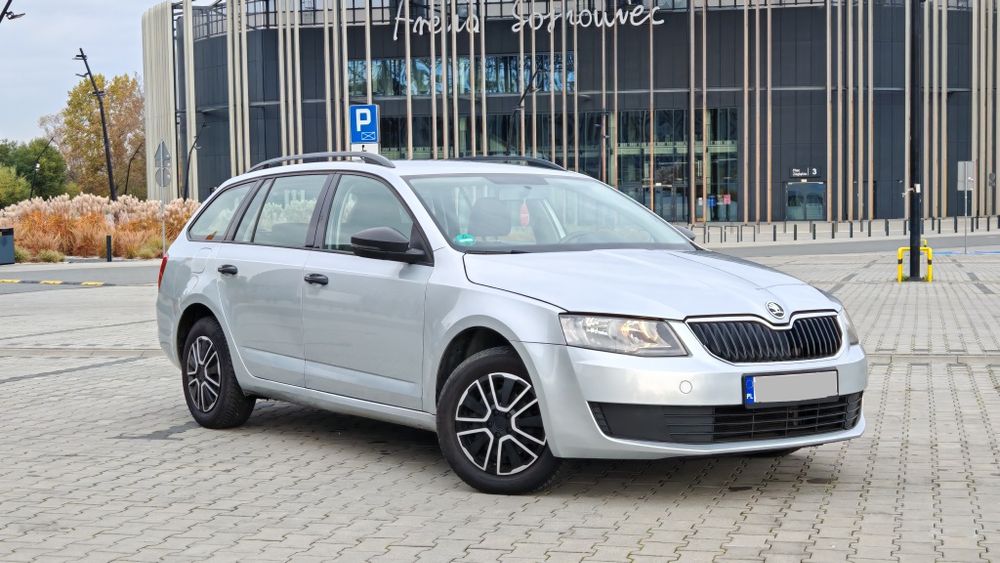 Skoda OCTAVIA III benzyna Niski przebieg I wł. w Polsce