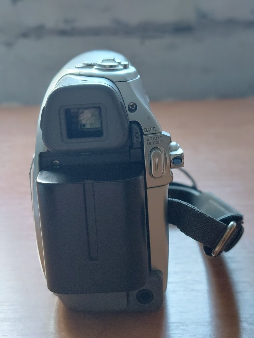 Видеокамера JVC GR-D340E