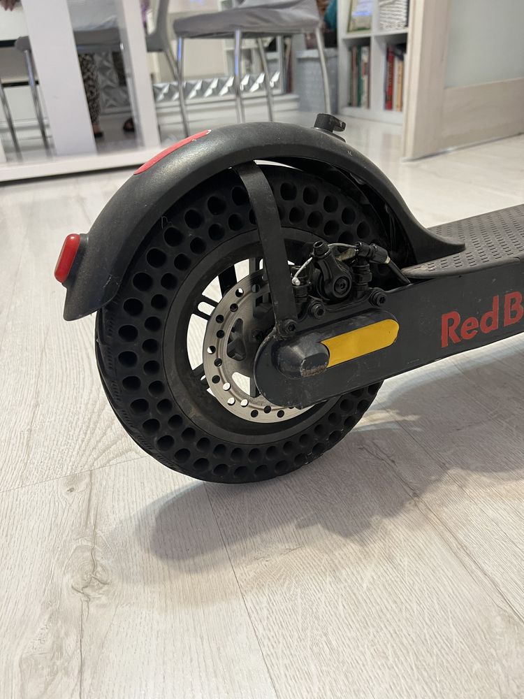 Hulajnoga elektryczna Red Bull Racing
