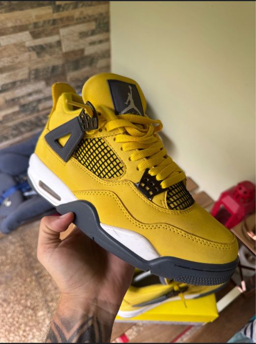 Air Jordan 4 Retro “Yellow”