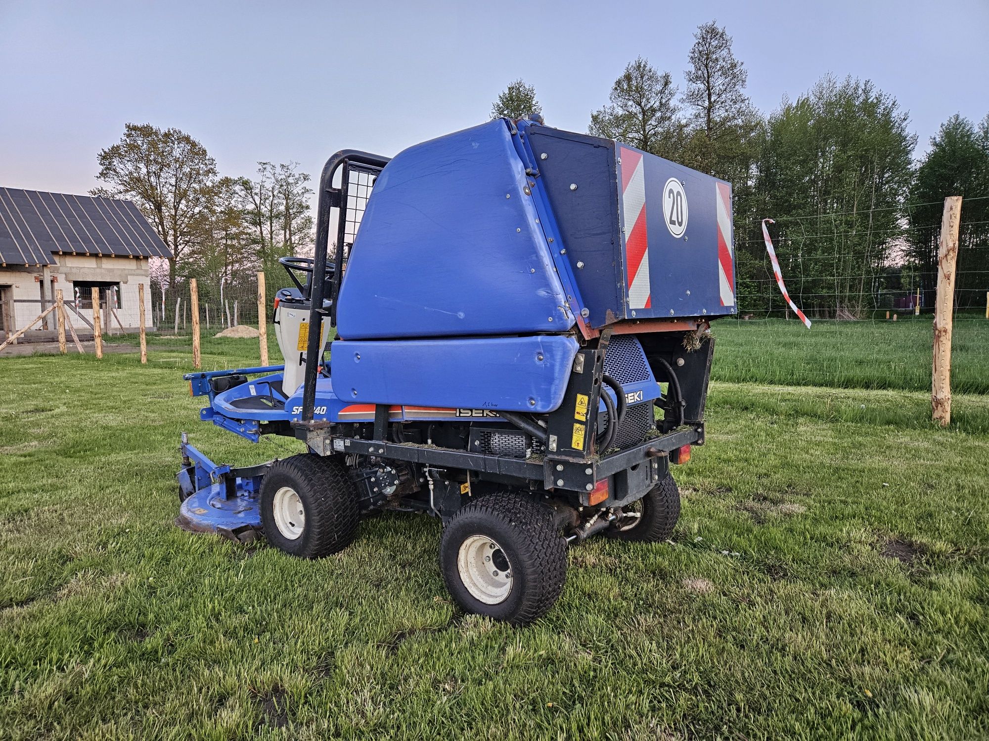 Iseki SFH240 kosiarka traktorek komunalny kosz 4WD 2014 górny wysyp