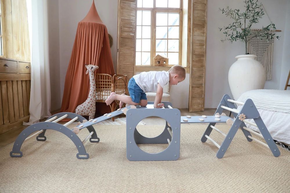 Пиклер трикутник дерево Піклер. спортивный комплекс  арка гойдалка