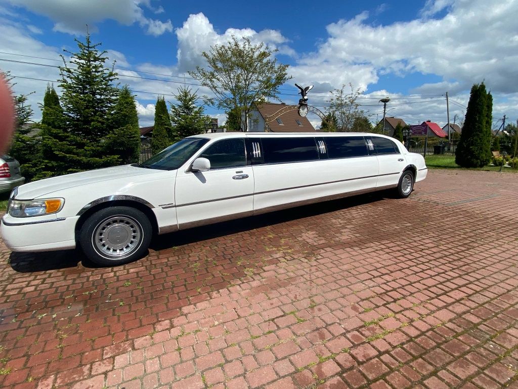 Sprzedam limuzynę Lincoln town car