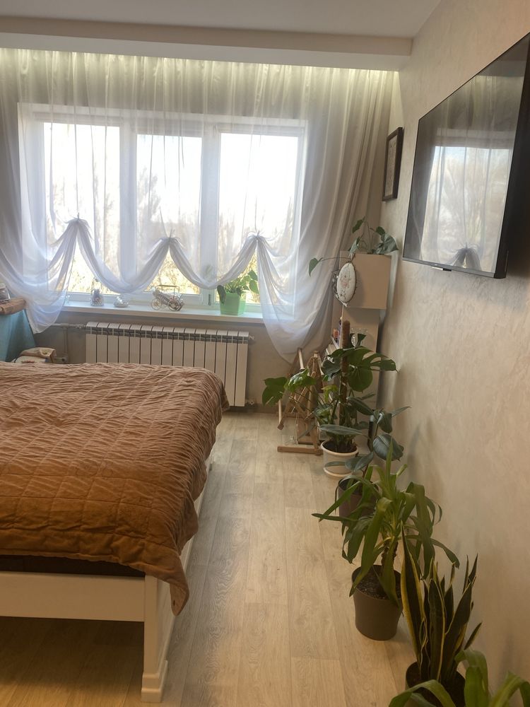 Продам 4-х кім. кв з капремонтом 24 року, на 4-м районі.
