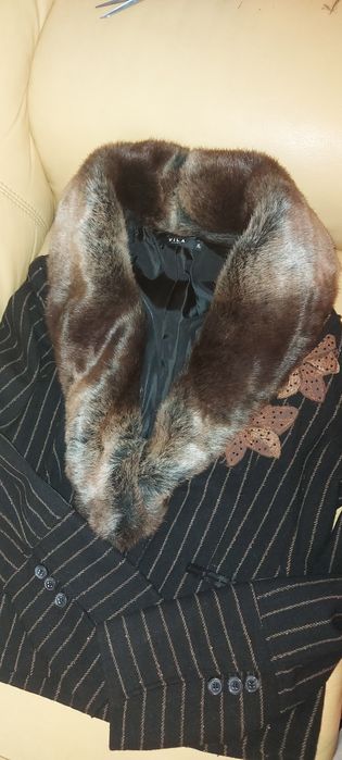 Nowy elegancki czarny ze złotą nitką Odpinany  kołnierz" XL VILA