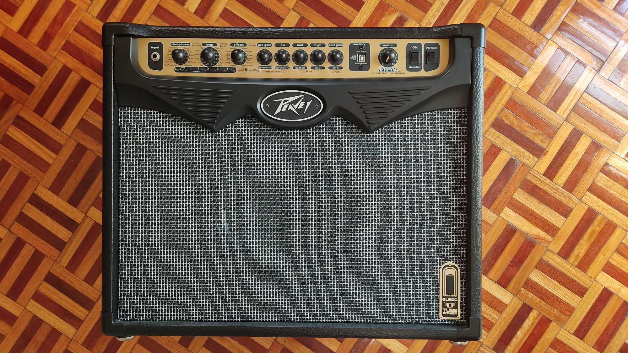 Amplificador Peavey Vypyr e Guitarra Ibanez ART 120 - excelente estado