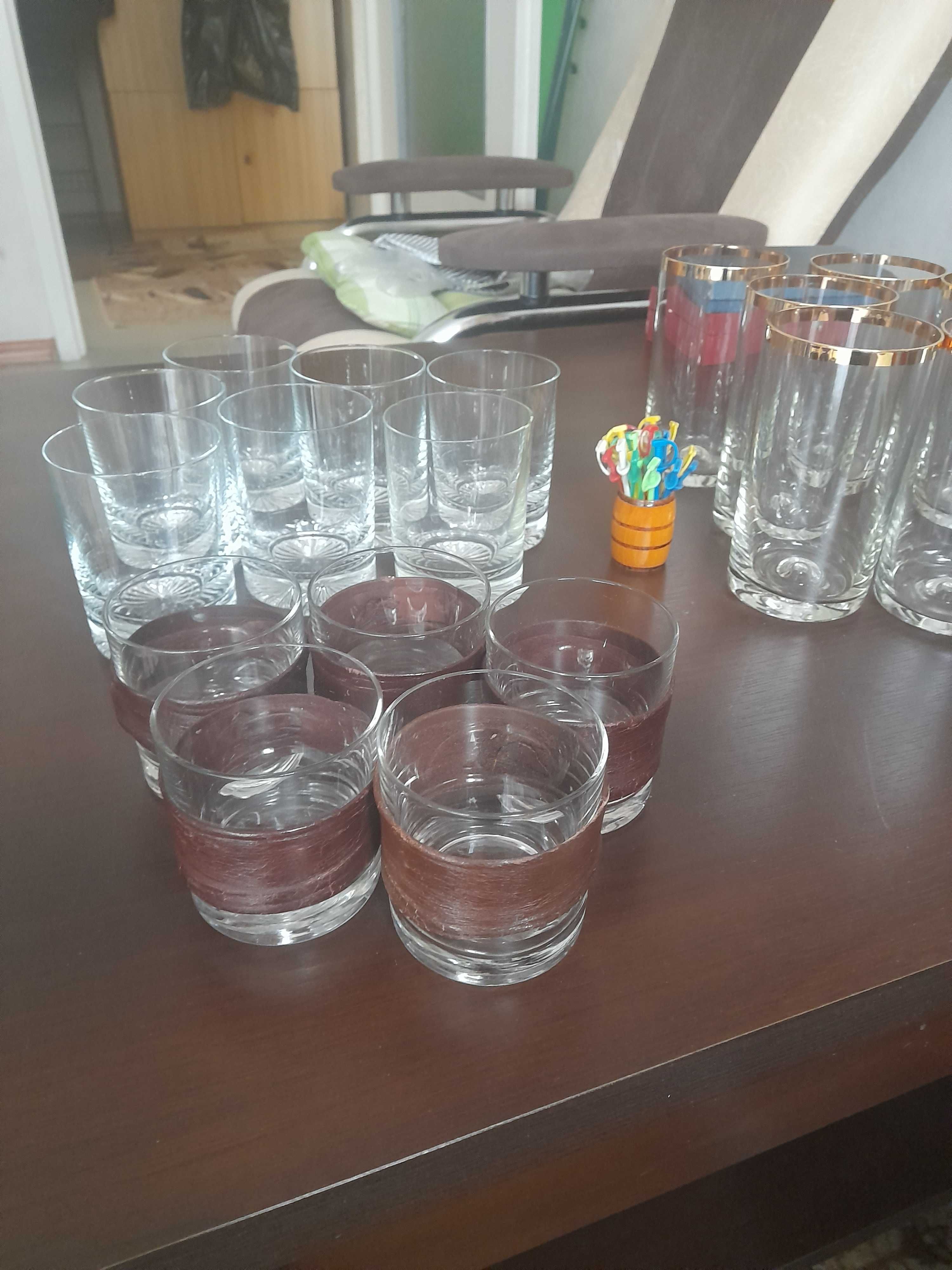 Sprzedam ozdobną kamionkę i szkło użytkowe.