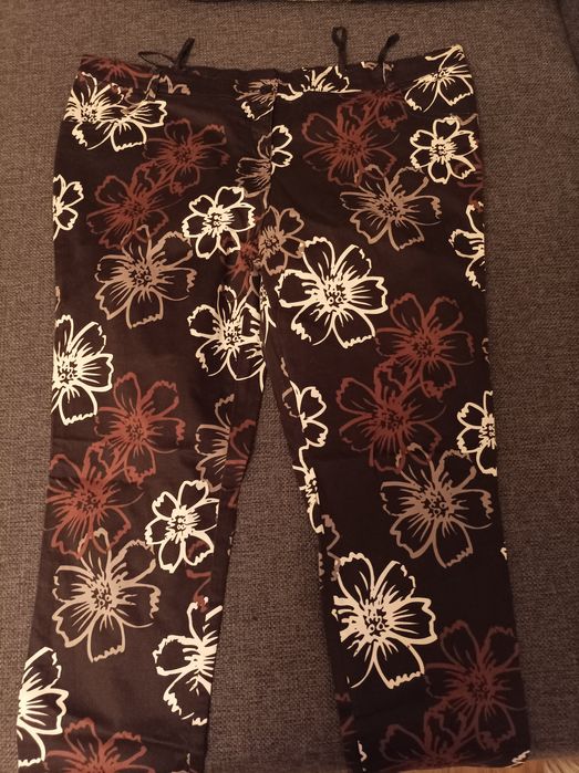 Spodnie damskie w kwiaty