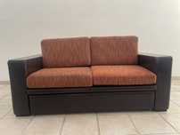 Sofa 2 lugares em pele com divã