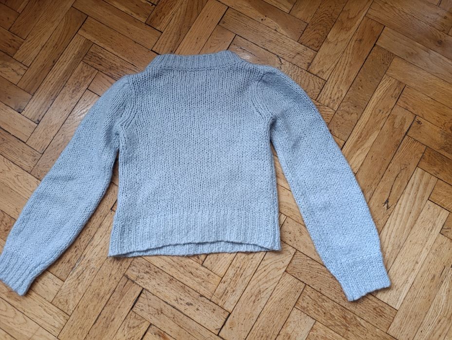 Piękny baby blue sweterek z domieszką wełny i moheru