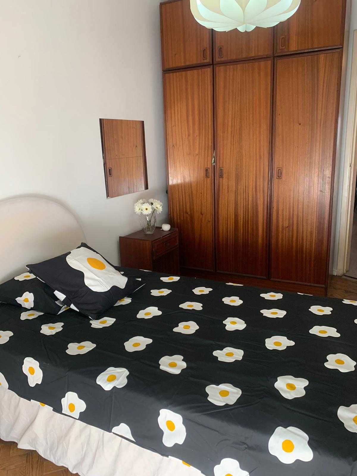 Quarto para arrendar em Algés