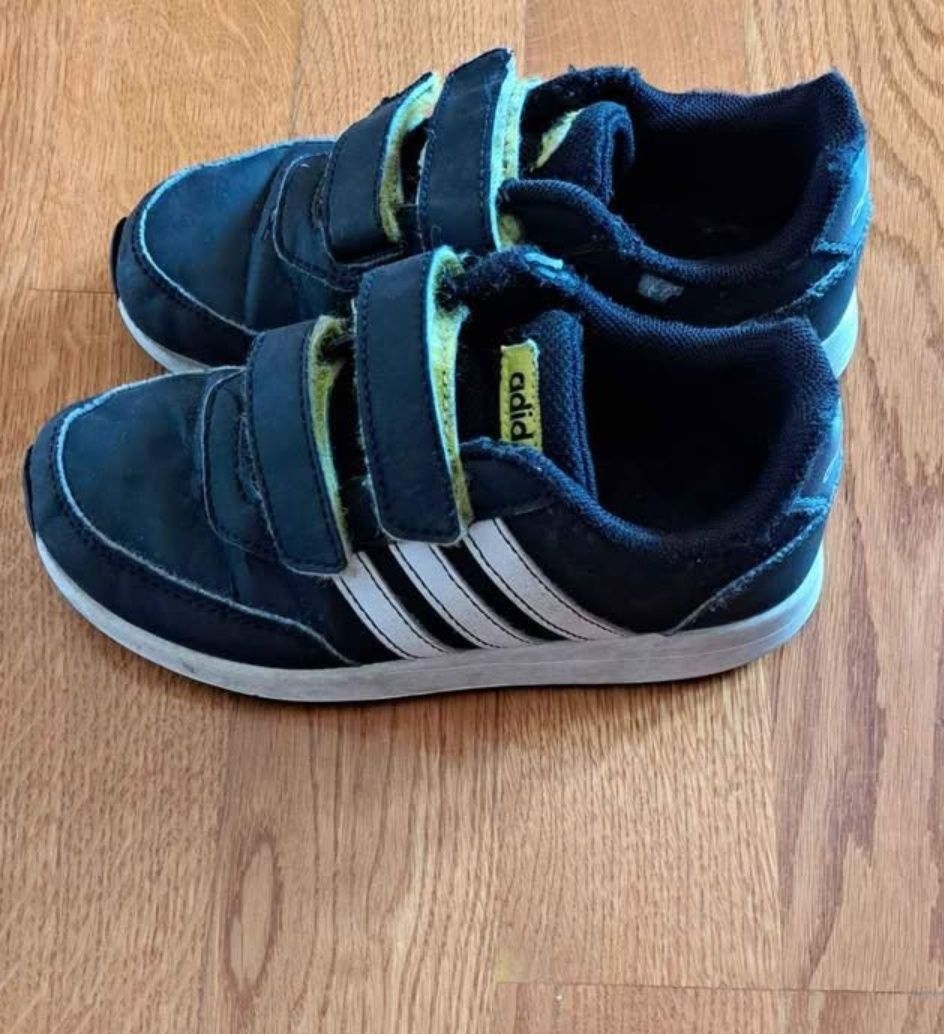 Ténis pretos Adidas criança
