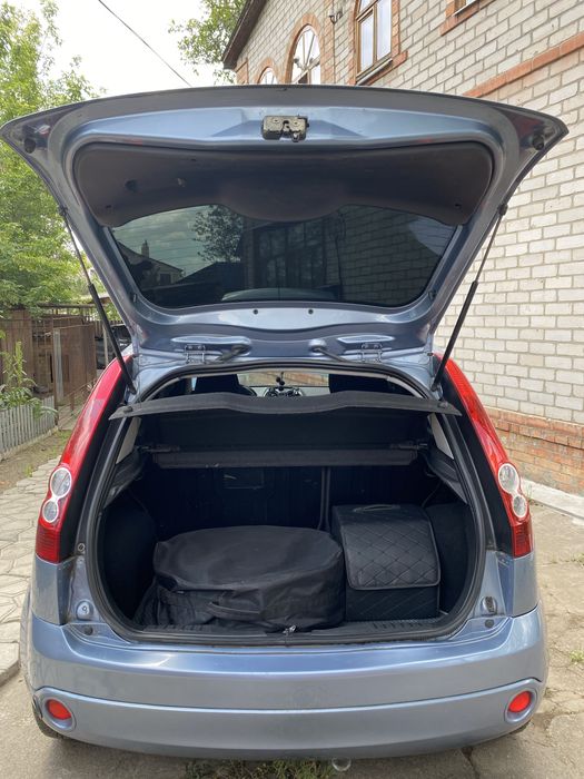 Срочно Ford Fiesta 1.2 газ