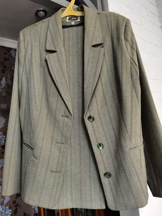 Костюм колір хаки розмір 48