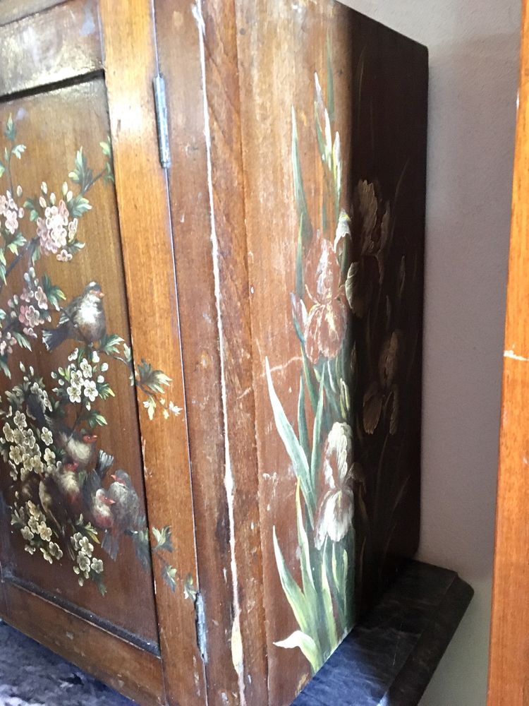 Oratorio antigo com desenhos