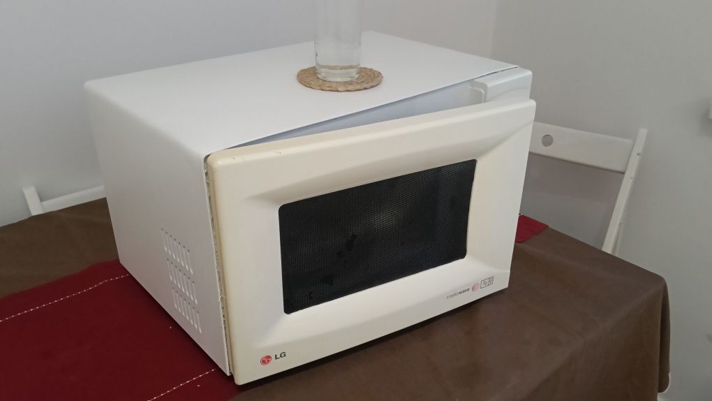 Mikrofalówka LG 700W MS-197H/01