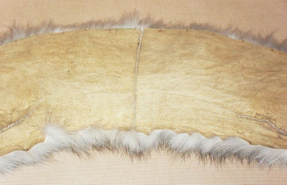 Kołnierz z lisa długość 103 cm, szerokość do 18 cm.