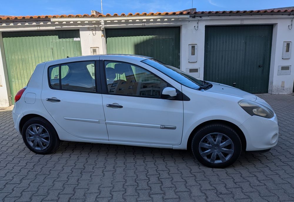 Renault Clio 1.2 i 16V Dynamique 75CV 10