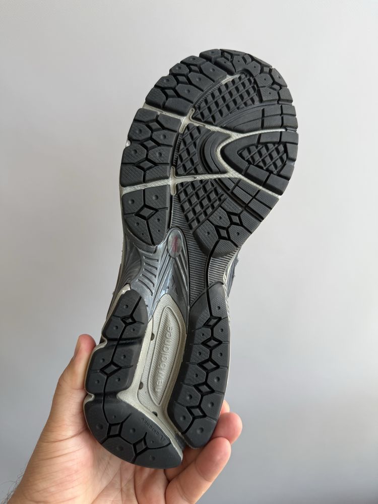 оригінал кросівки new balance 2002r 44,5-28,5см