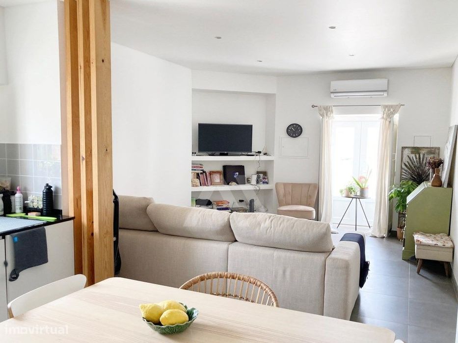 Moradia T2 Renovada com Garagem em Olho Marinho, Óbidos