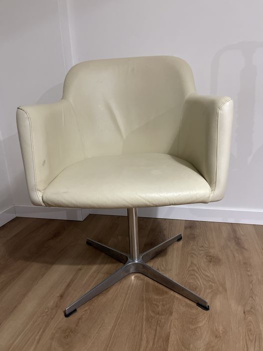 Крісло з екошкіри