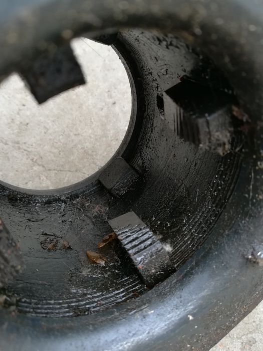 Клупп  новий для нарізки різьби плашки