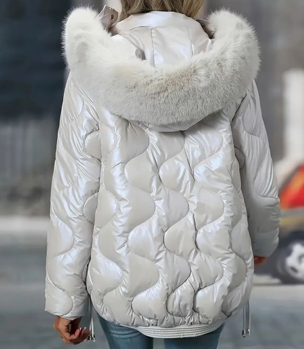 Зимова жіноча куртка з капюшоном