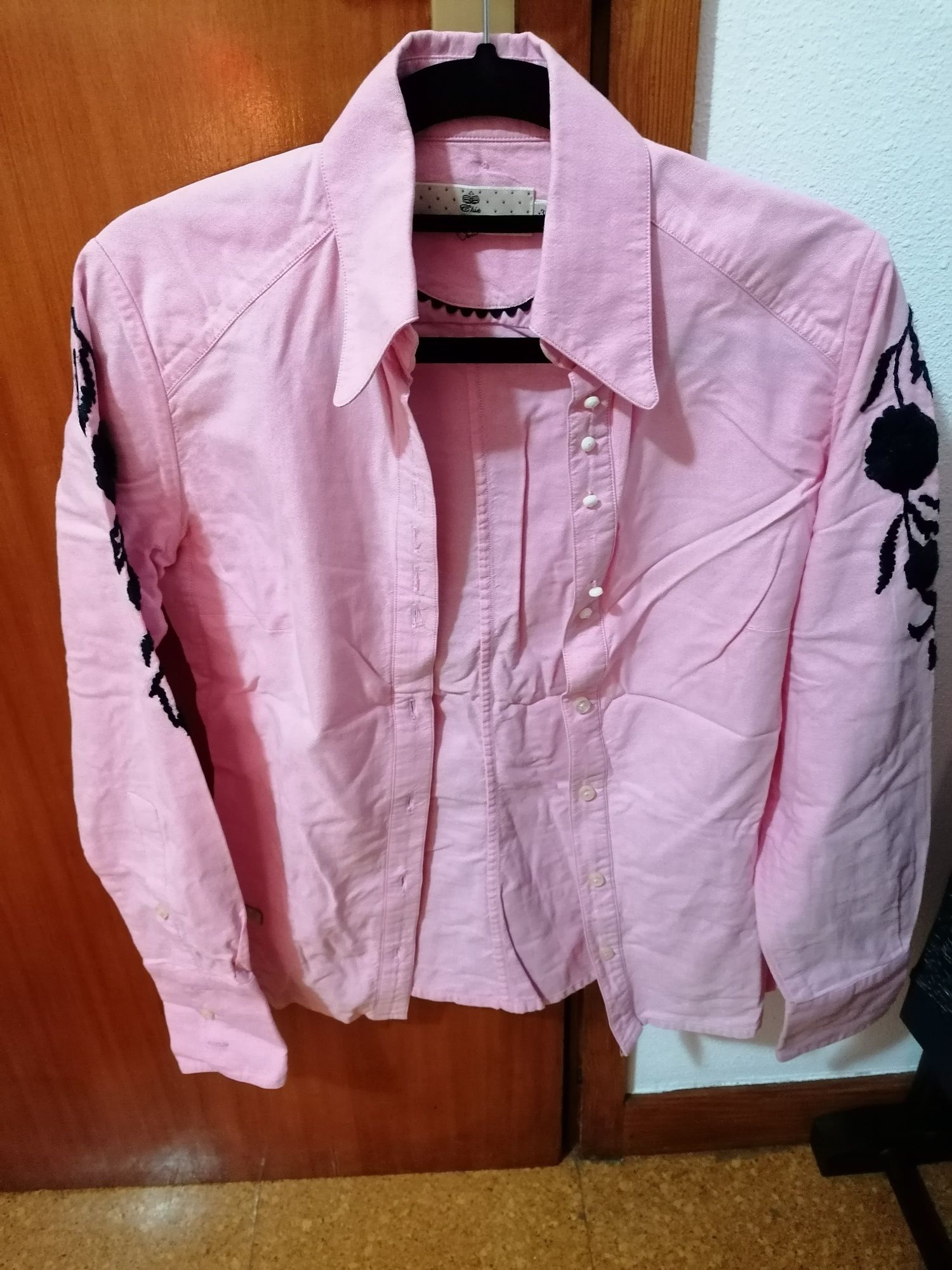 Camisas de marca de mulher