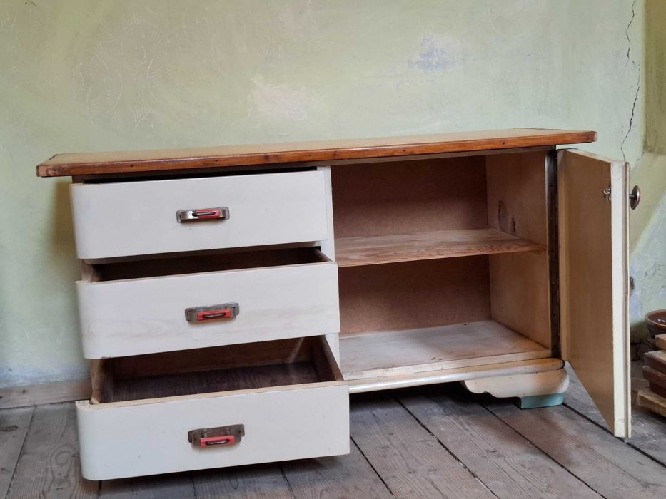 Zestaw mebli kuchennych PRL: kredens, szafka, póła wisząca