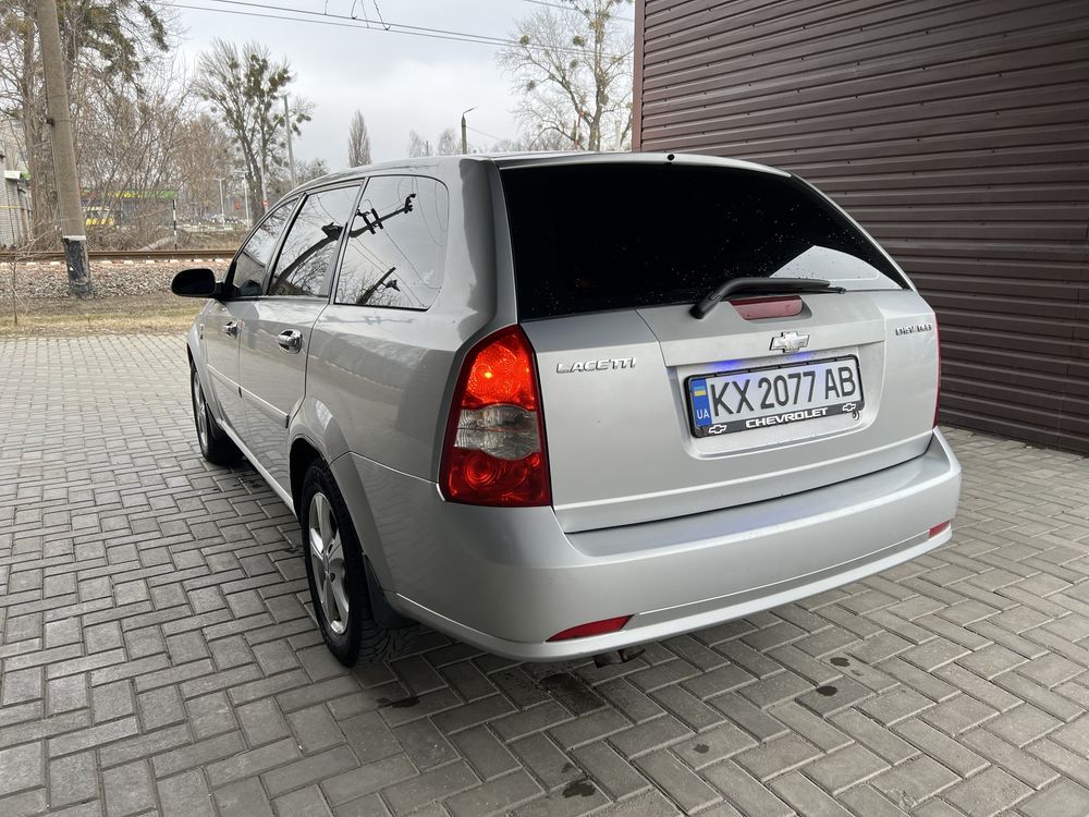 Продам Chevrolet Lacetti SX 1.8