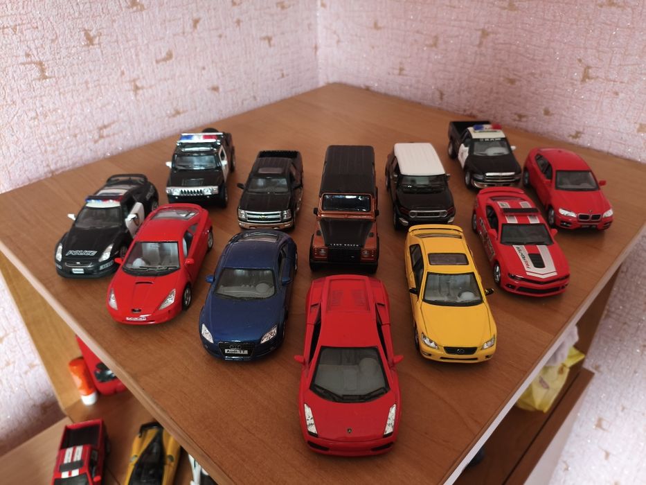 Машинки Kinsmart