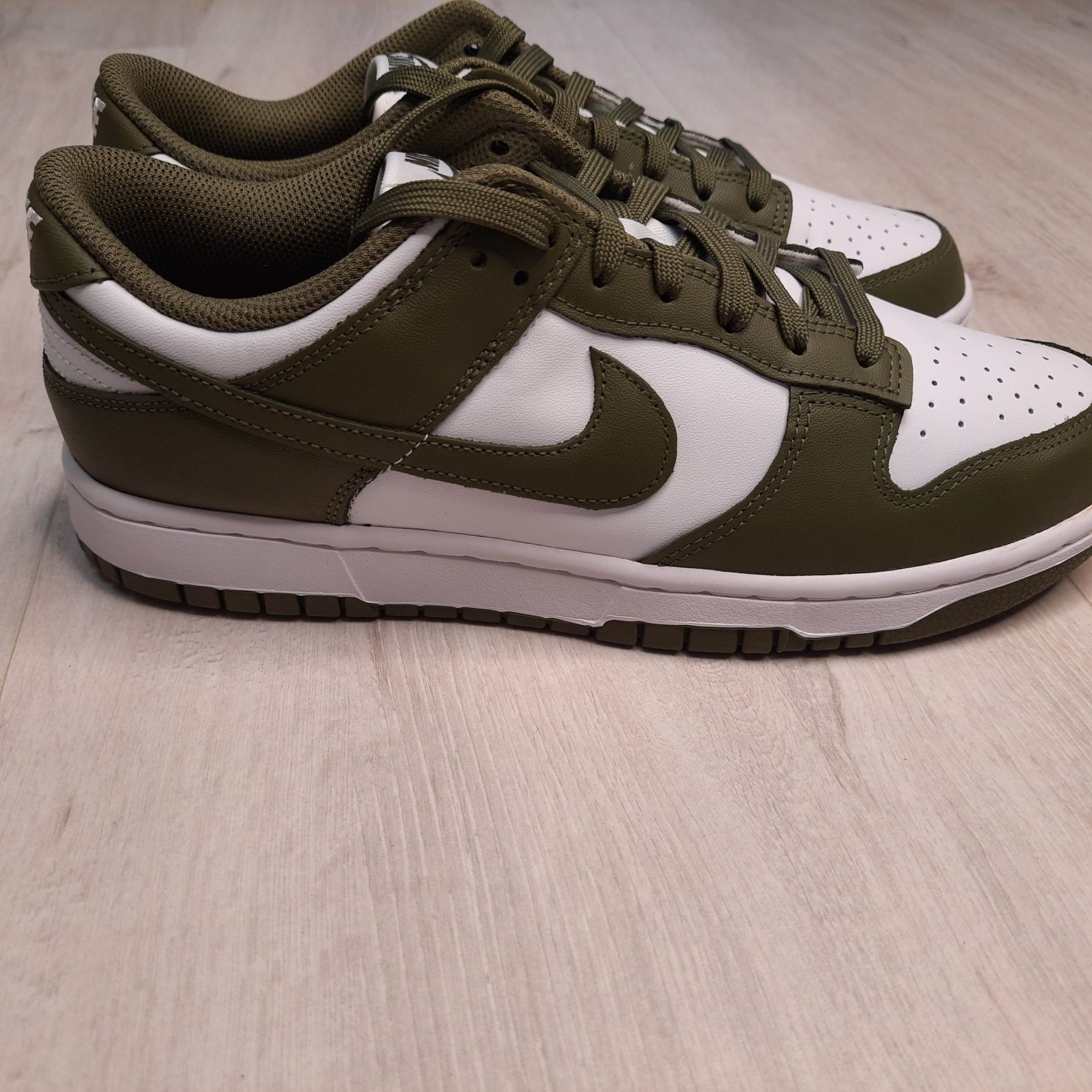 Оригінальні кросівки Nike Dunk Low Medium Olive (W) (DD1503-120)