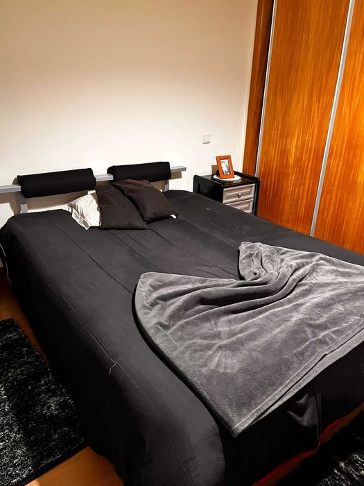 Cama de casal sem colchão