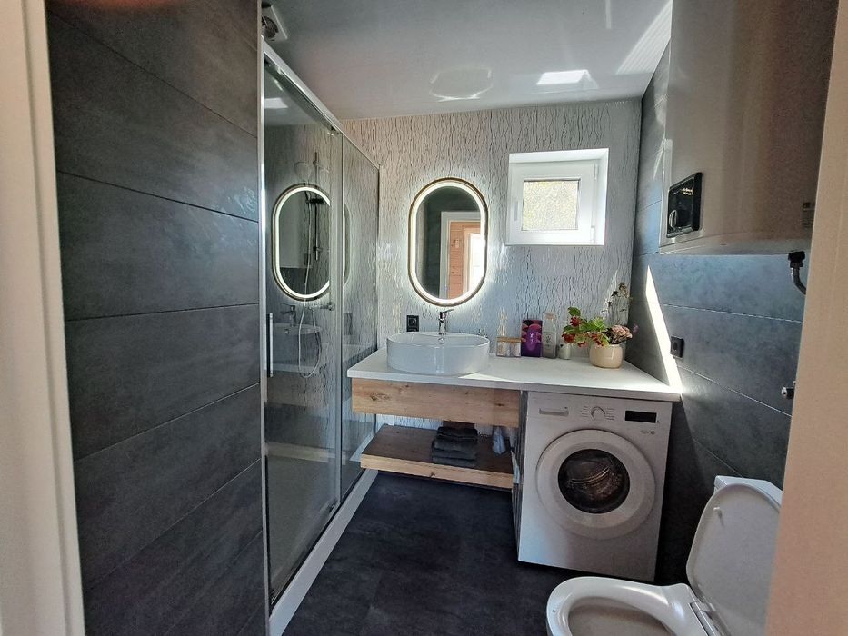 Дуже затишний будинок біля струмка для відпочинку на літо або вихідні