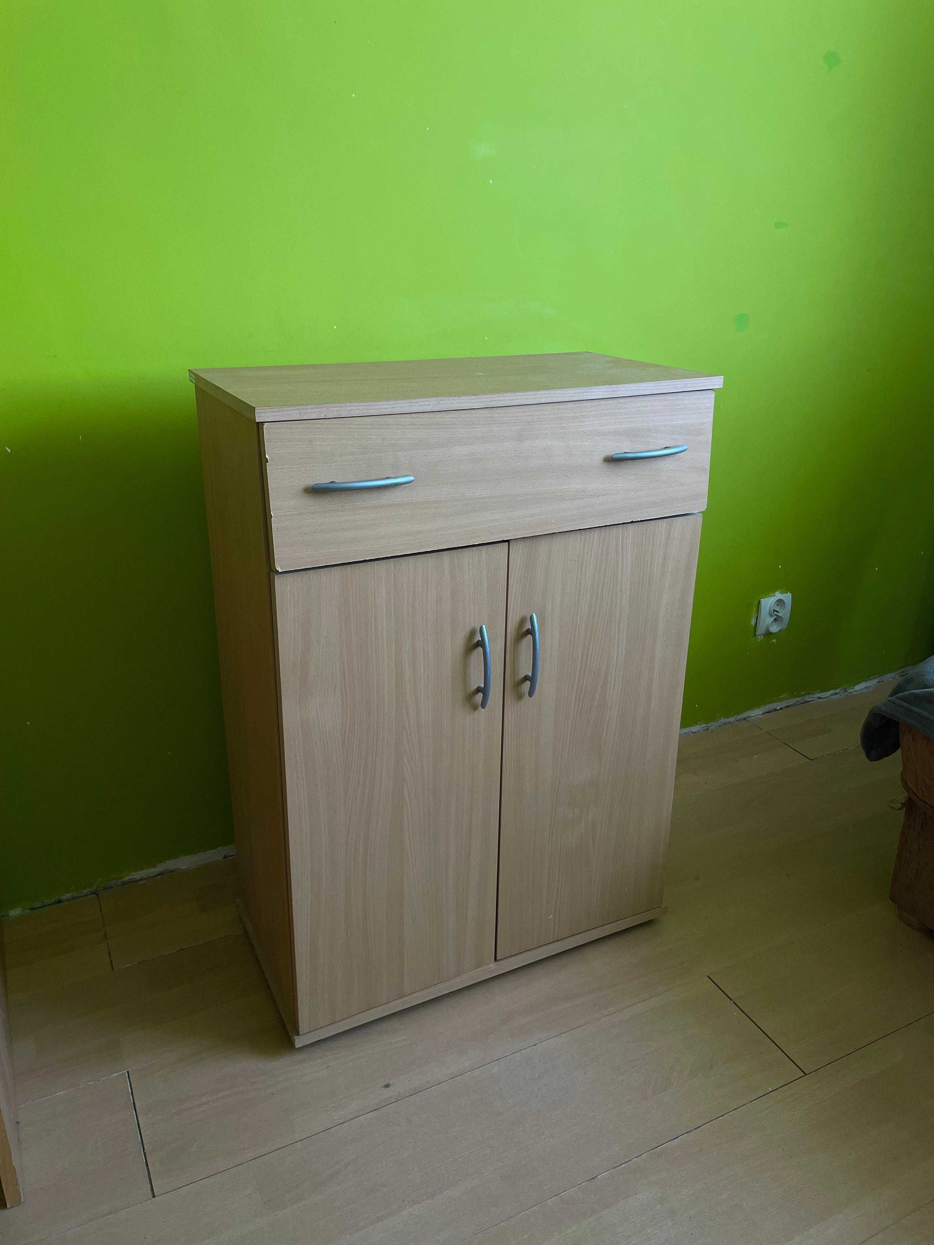 Mała komoda pojemna