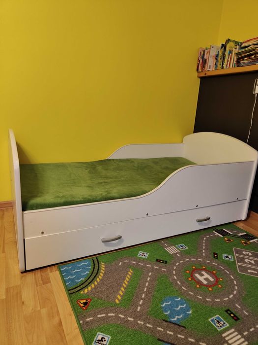 Łóżko dziecięce z nowym materacem