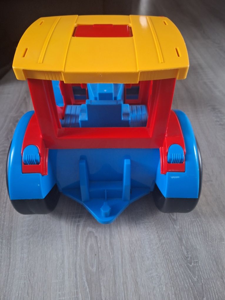 Masywny duży traktor o długości 60 cm WADER