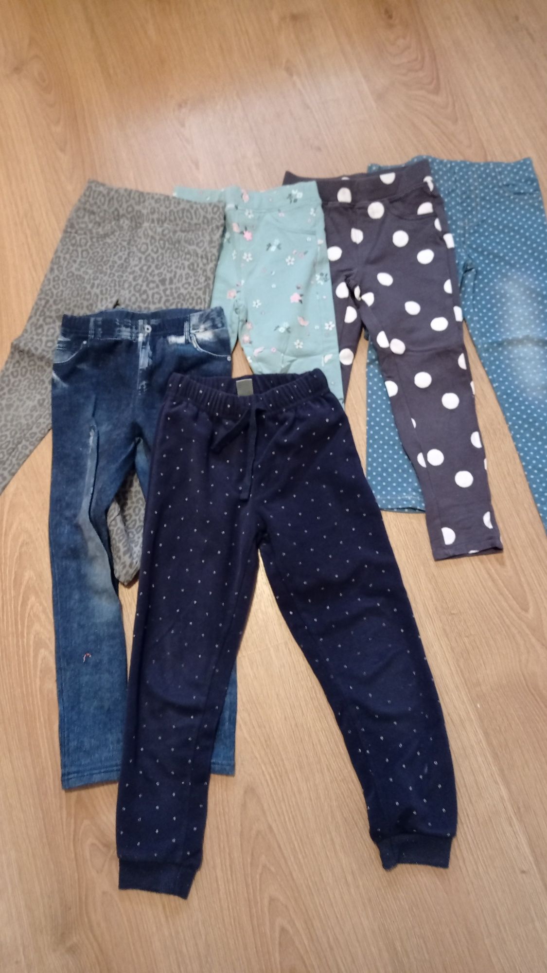 Komplety dziewczęcy 110 spodnie, sukienki, bluzki