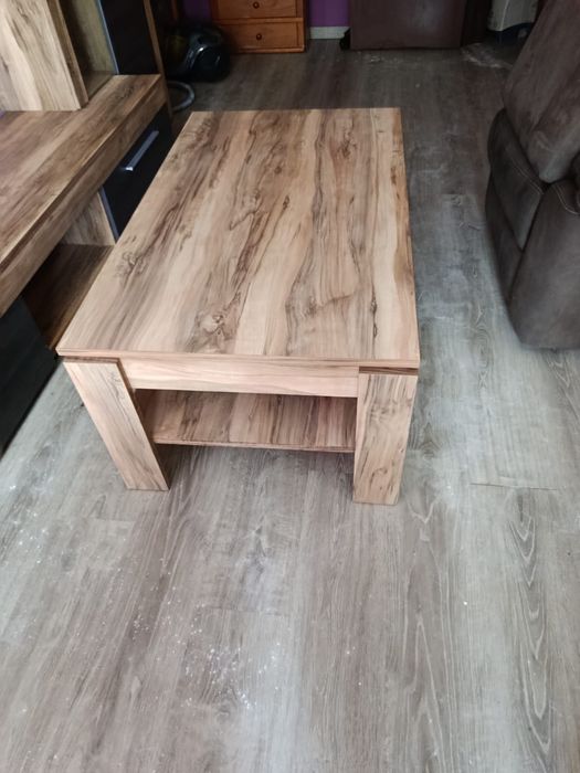 Mesa e móvel de sala de estar madeira